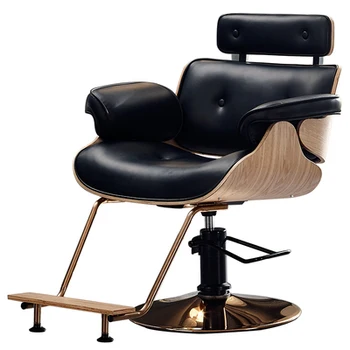 Модерна прическа за фризьорски салон с помощта на стол в салона