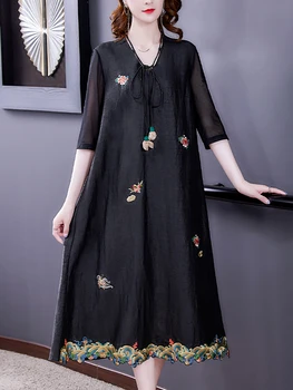 Есен Черна коприна на роклята Миди с къс ръкав и V-образно деколте в цветенце, Жена на Корейското Винтажное рокля Хепбърн 2023, Елегантна вечерна рокля със свободна талия