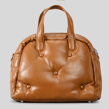 Чанти-възглавници за жени, луксозни дизайнерски чанти и портфейли, на новост 2023 година На мода, проста мек памучен пухлая чанта през рамо