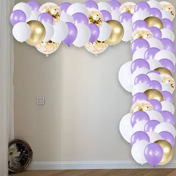Бяло-лилаво венец от балони, цветя, златна арка, златни декорации за партита от балони, конфети.