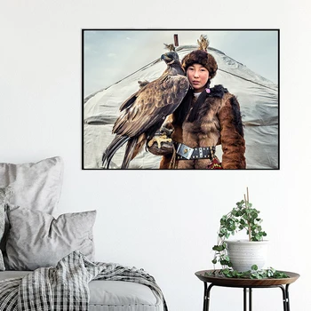 Плакат на Ловец на орли, Фотография Орлицы-охотницы в Монголия, печат на снимки, портрет на момиче със Златен орел, платно, живопис, Стенни пана